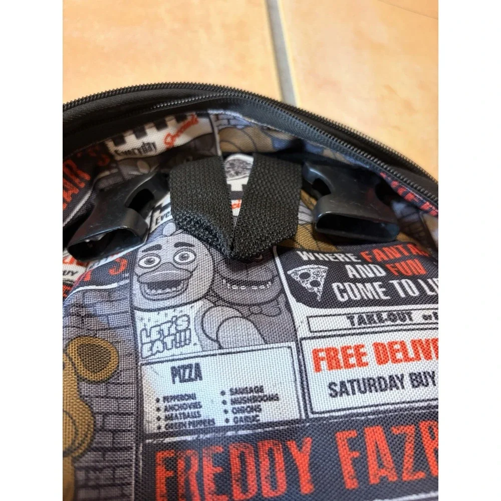 Five Nights at Freddy reversible backpack - Fred Bear / Freddy Fazbears Pizza